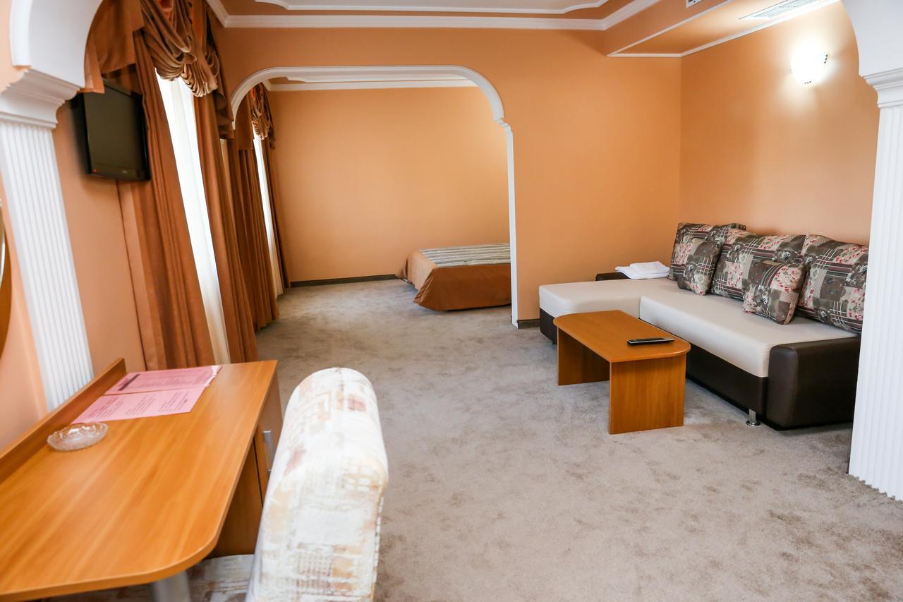 Hotel Bulgaria Kŭrdzhali Esterno foto