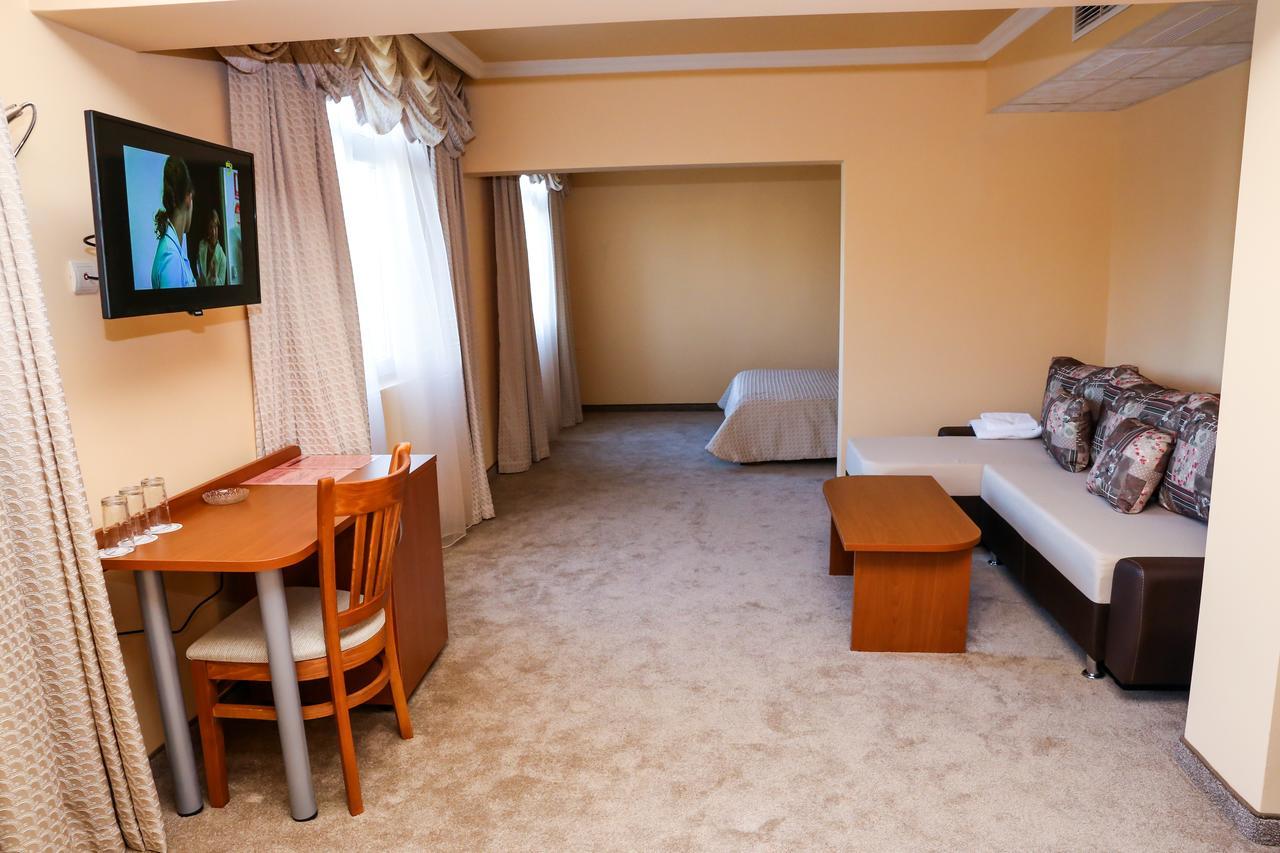 Hotel Bulgaria Kŭrdzhali Esterno foto